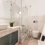 Apartment Azzulea Avenida *